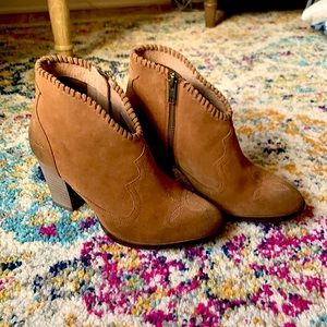 Women’s Ariat Unbridled Suede Ankle Boot Sz 6